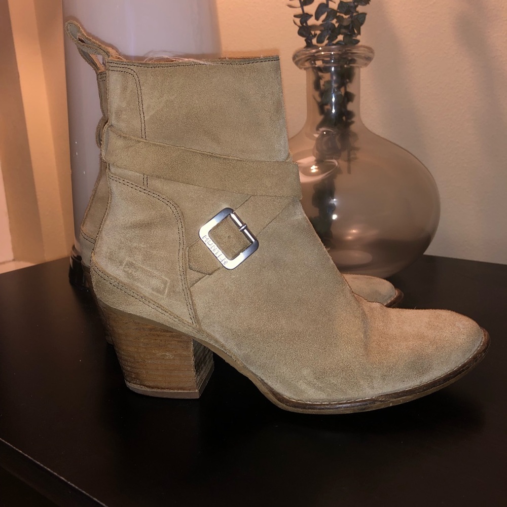 Hunter Refined Strap Boot Suede in Natural